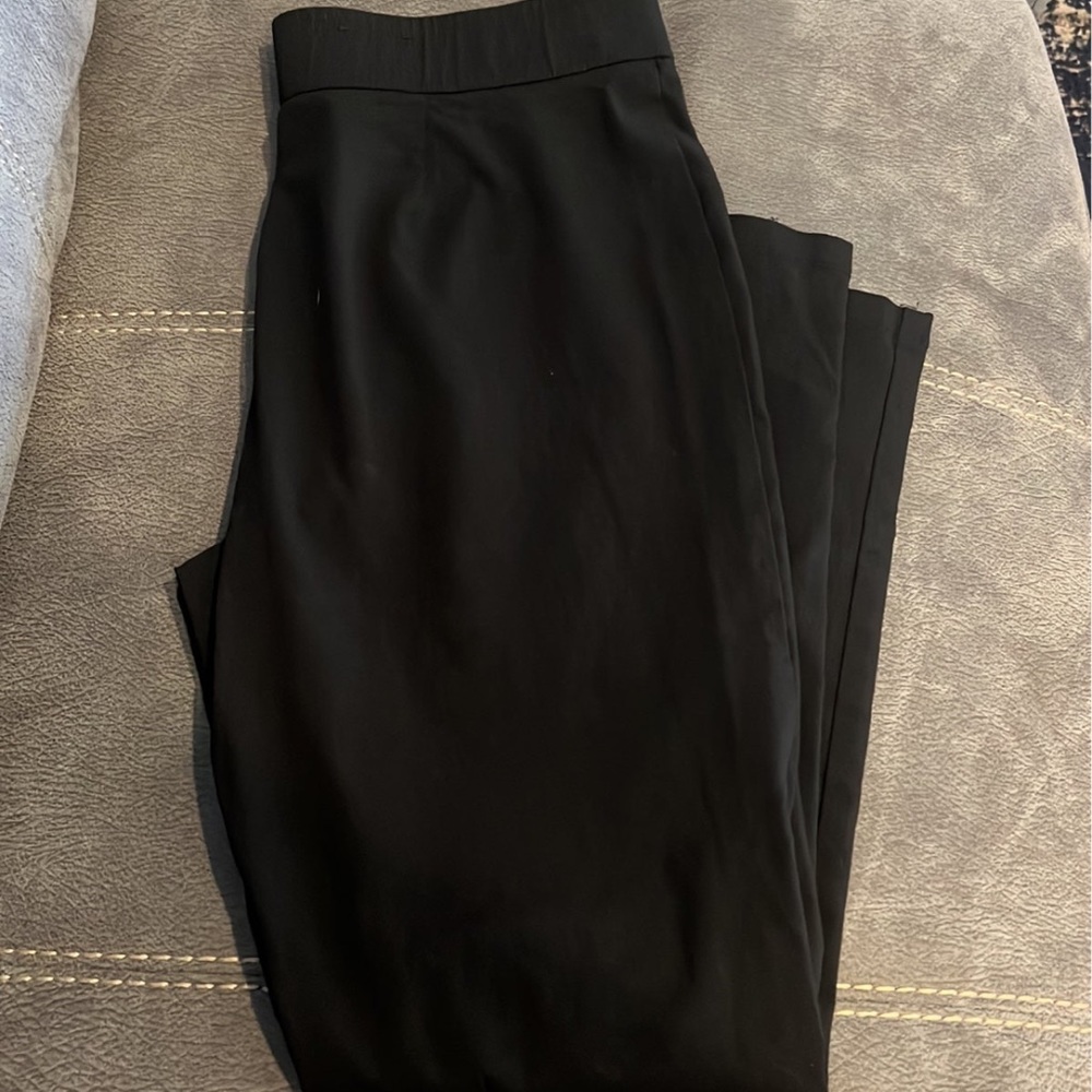 Women’s black ankle dress pants size L. Who What Wear brand. Like New.